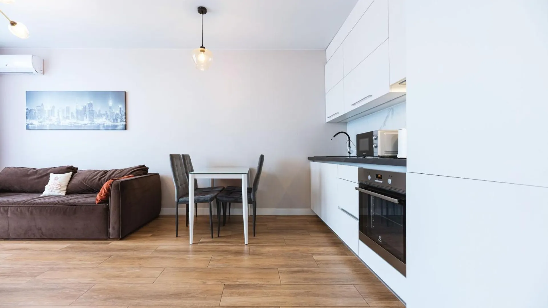 Nyvky Like Home - Файна Таун - Квартира 398 Kyiv Aparthotel