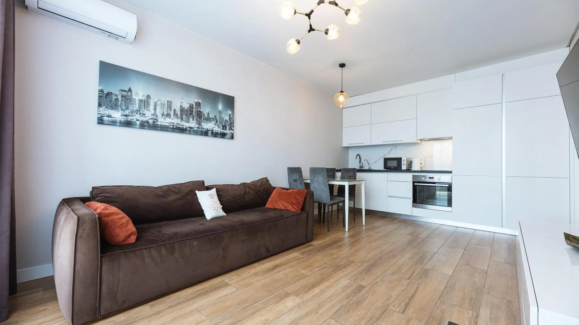Aparthotel Nyvky Like Home - Файна Таун - Квартира 398 Kyiv